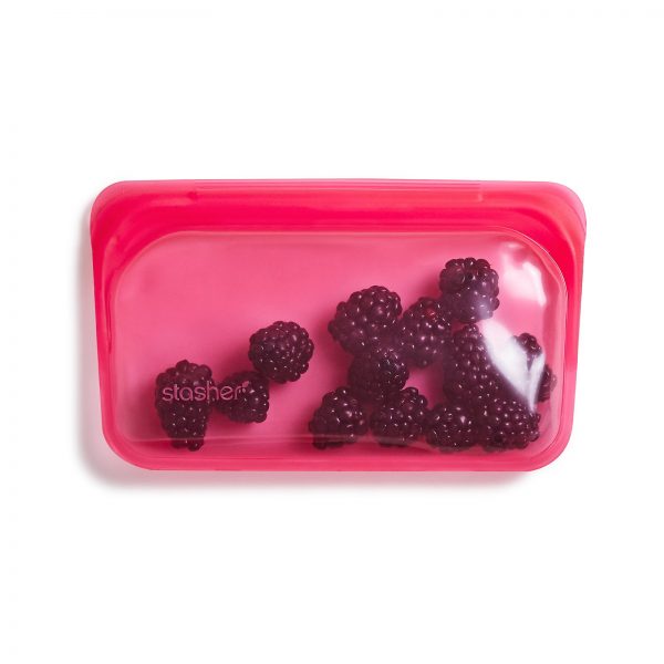Comprar Stasher, Embalagem Reutilizável de Silicone para Alimentos, Tamanho de Lanche Pequeno, Cor de Framboesa, 9,9 fl oz (293,5 ml) - Imagem 4