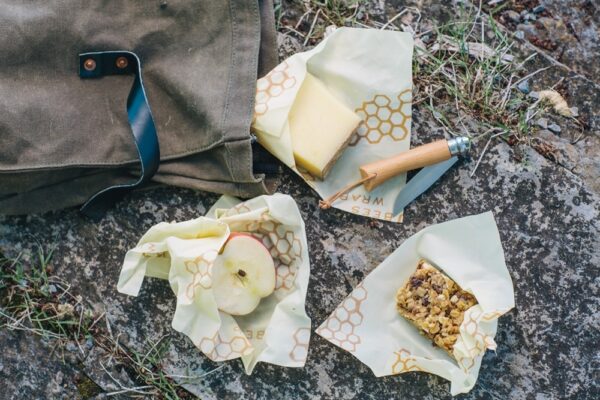 Comprar Alimento reutilizável envolve tamanhos variados Pequeno, médio e grande favo de mel - Pacote 3 Bee's Wrap - Imagem 8