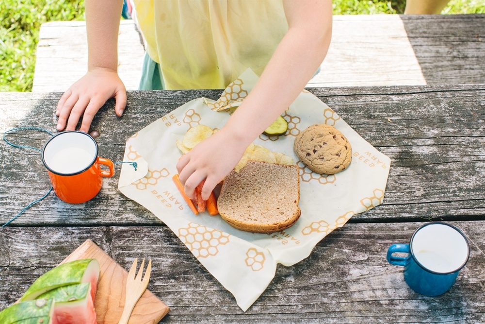 Comprar Alimento reutilizável envolve tamanhos variados Pequeno, médio e grande favo de mel - Pacote 3 Bee's Wrap - Imagem 9